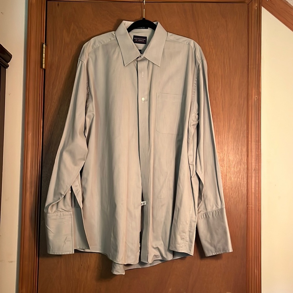 Herringbone pattern Roundtree & Yorke dress button down  w/cuffs for cuff links